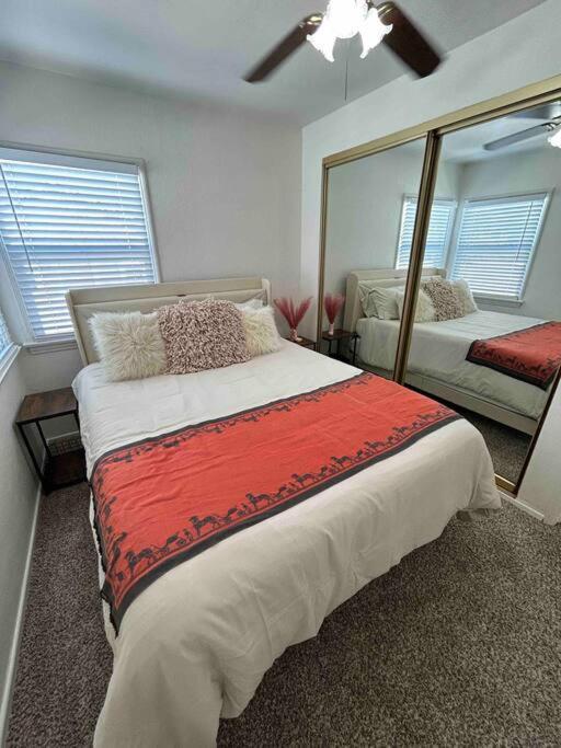 Entire Home By Newport Beach, Disneyland And Sna! Costa Mesa Exterior foto